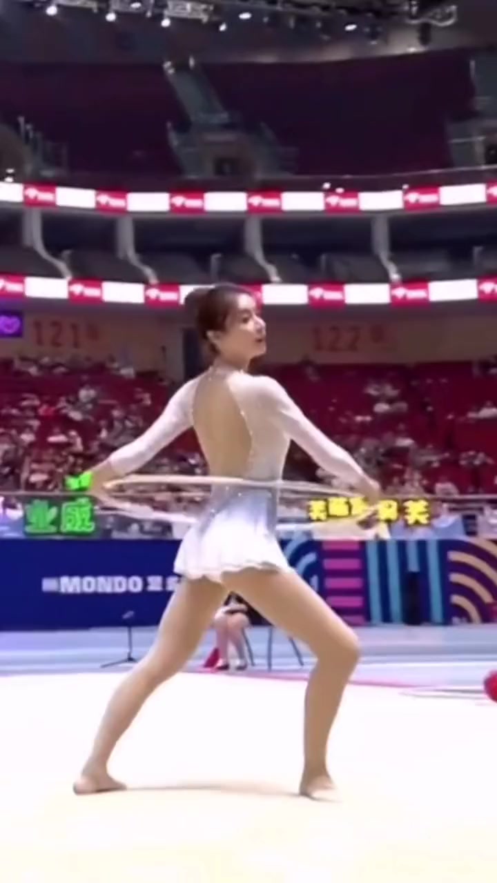 美娜穿上体操服无敌了最美女主播应该没争议吧